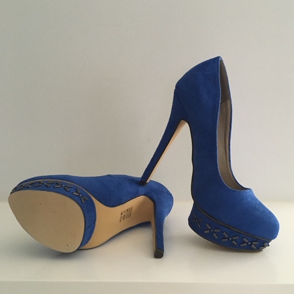 Blue Pump with Stud Accents and Island Platform - Picture 3 of 6